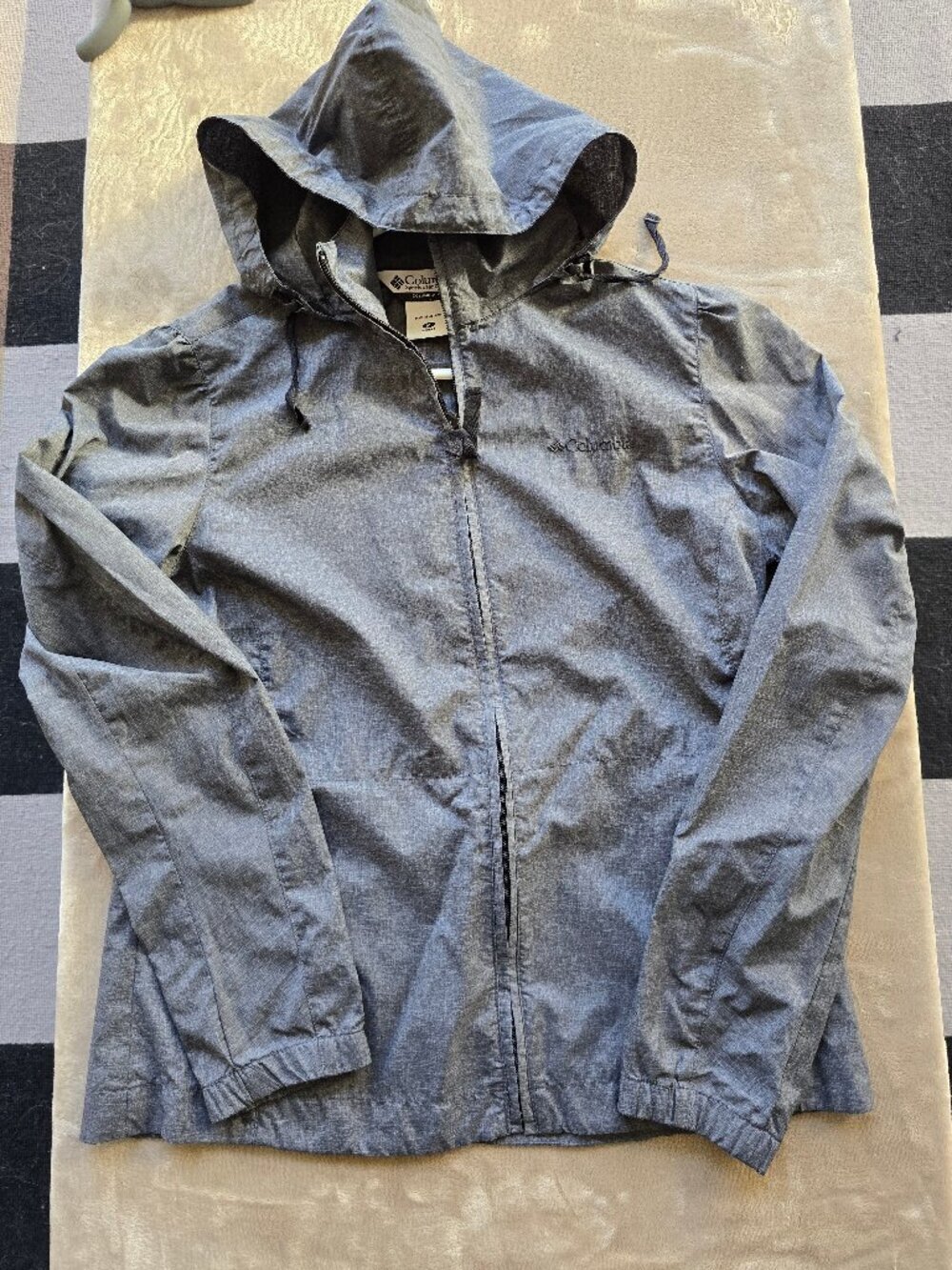 Columbia Sportswear co. grey medium front zip windbreak